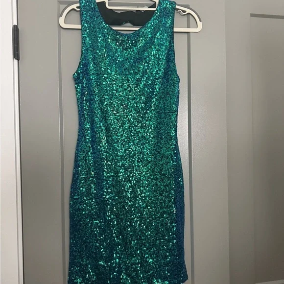 H&M Green Sequin Sheath Mini Dress - Picture 2 of 8